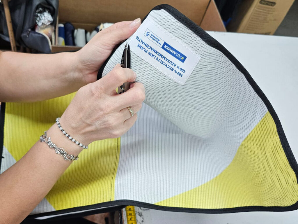 Digitaldrucklabel „100 % recycelte LKW-Plane, 100 % #ZusammenNachhaltig
